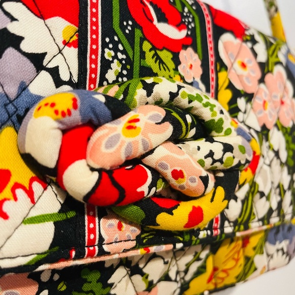 VERA BRADLEY HANDBAG - Picture 2 of 7